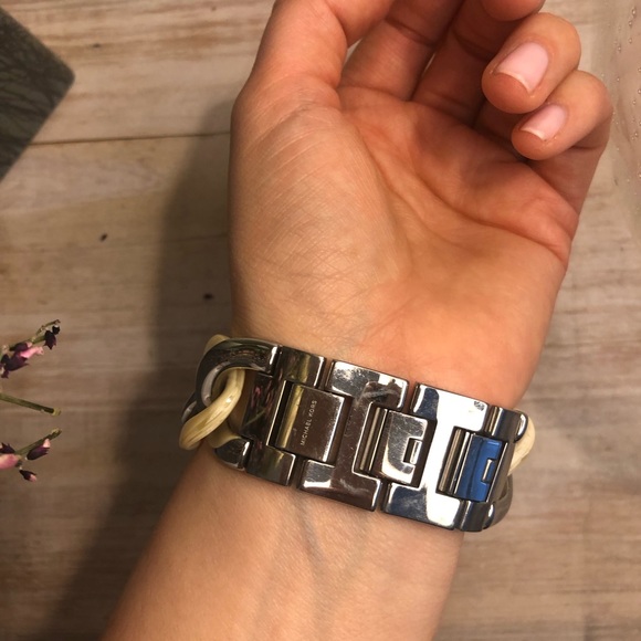 Michael Kors Link Watch - Picture 4 of 4